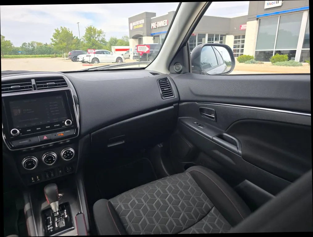 Mitsubishi Outlander Sport photo 15