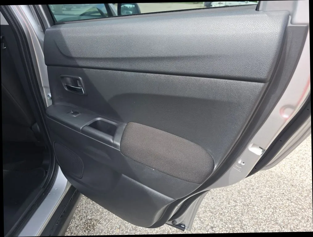 Mitsubishi Outlander Sport photo 19