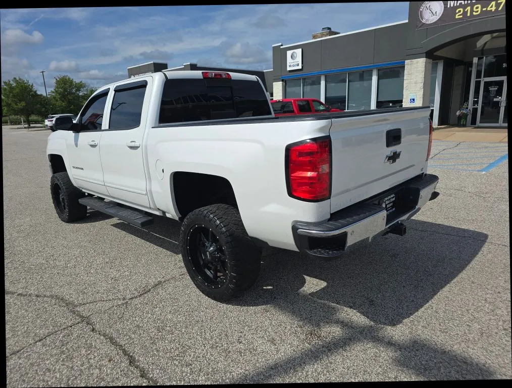 Chevrolet Silverado photo 2