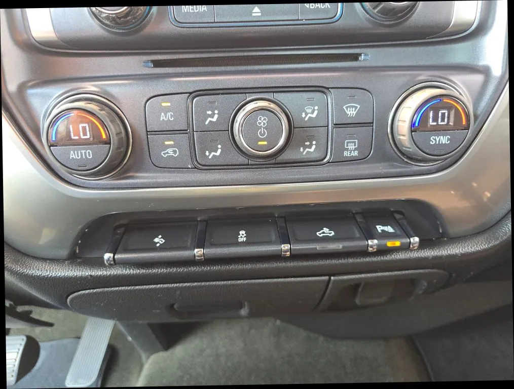 Chevrolet Silverado photo 22