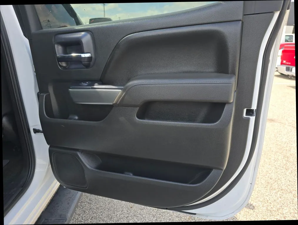 Chevrolet Silverado photo 17