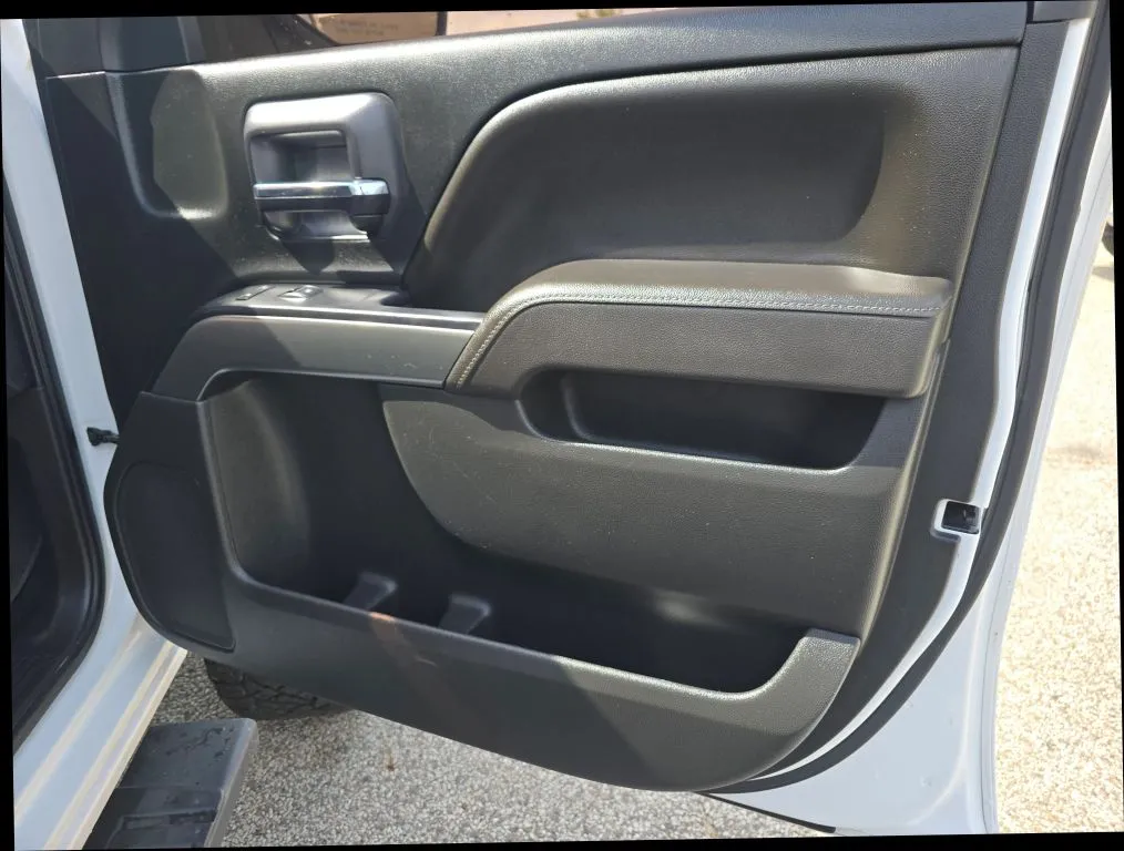 Chevrolet Silverado photo 19
