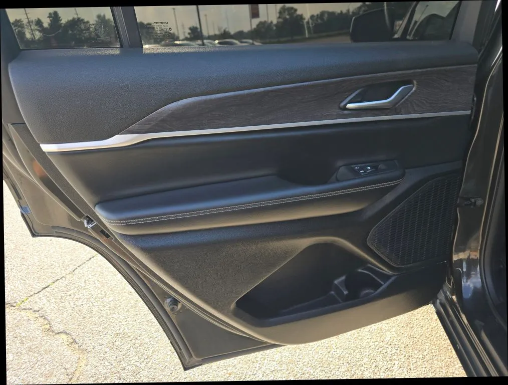 Jeep Grand Cherokee L photo 12