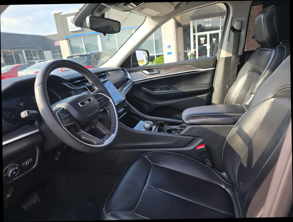 Jeep Grand Cherokee L photo 10