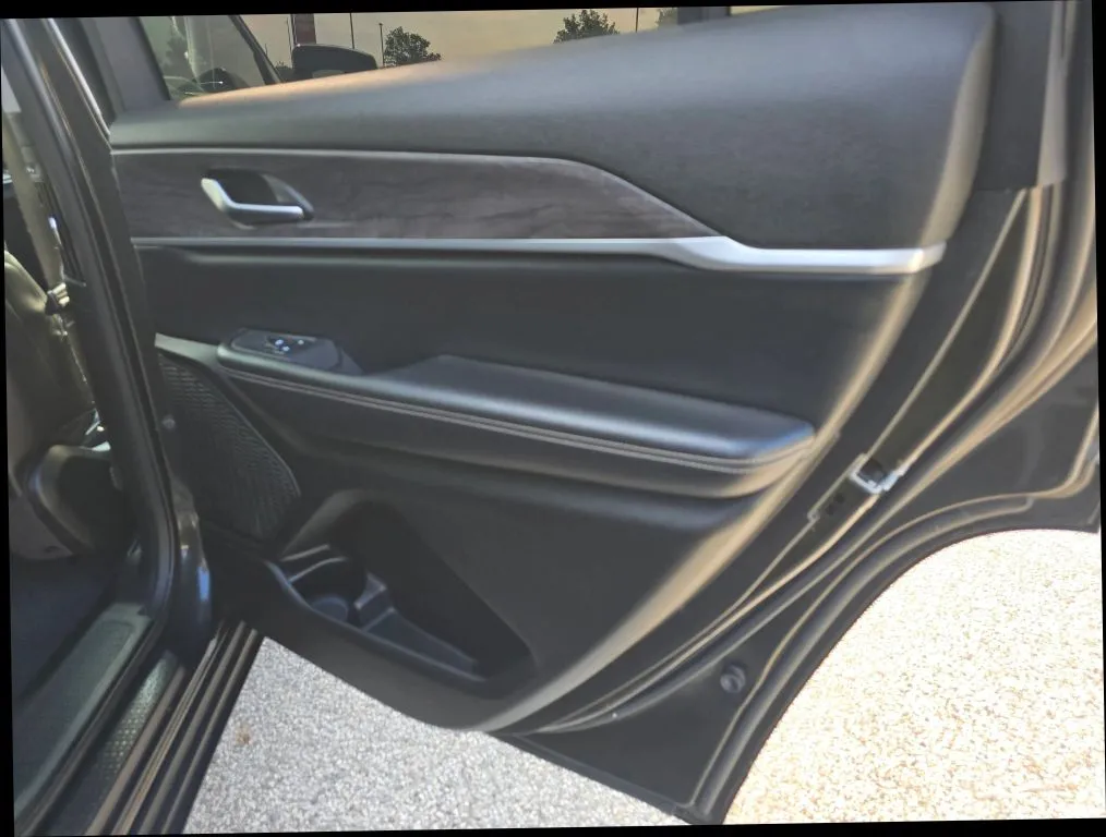 Jeep Grand Cherokee L photo 22