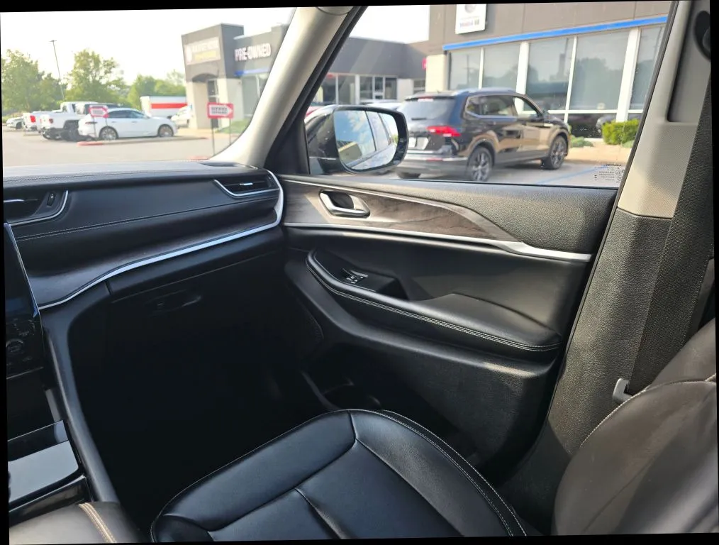 Jeep Grand Cherokee L photo 19