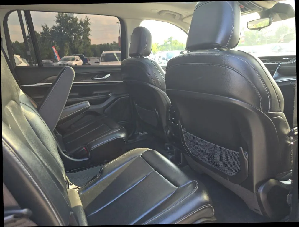 Jeep Grand Cherokee L photo 23