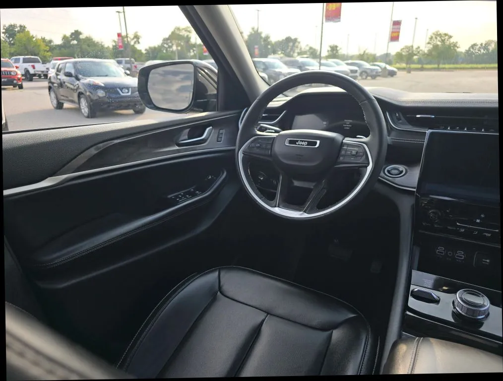 Jeep Grand Cherokee L photo 18