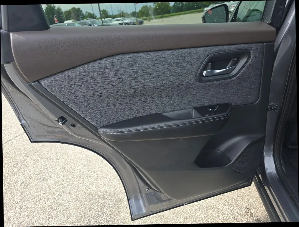 Nissan Rogue photo 11
