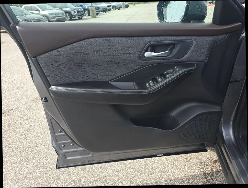 Nissan Rogue photo 9