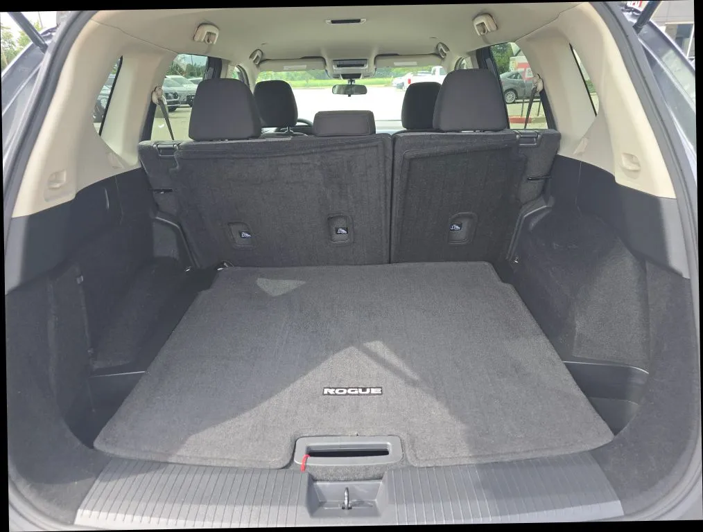 Nissan Rogue photo 17