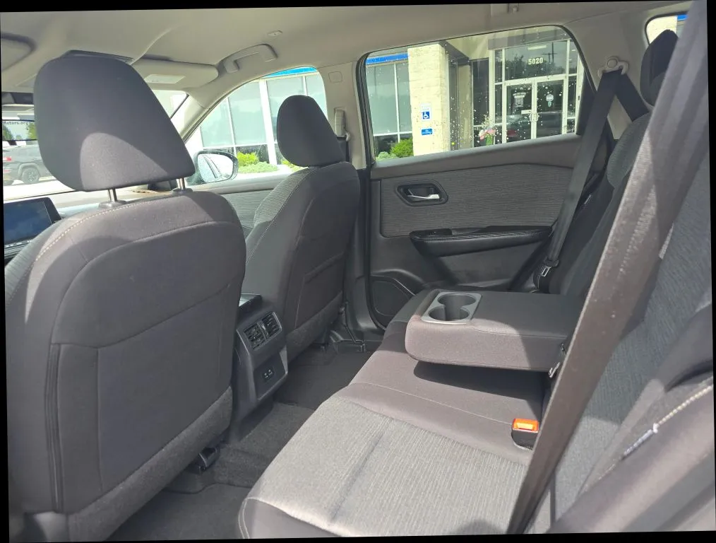 Nissan Rogue photo 12