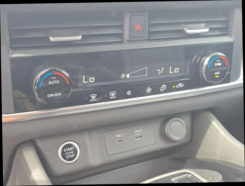 Nissan Rogue photo 28