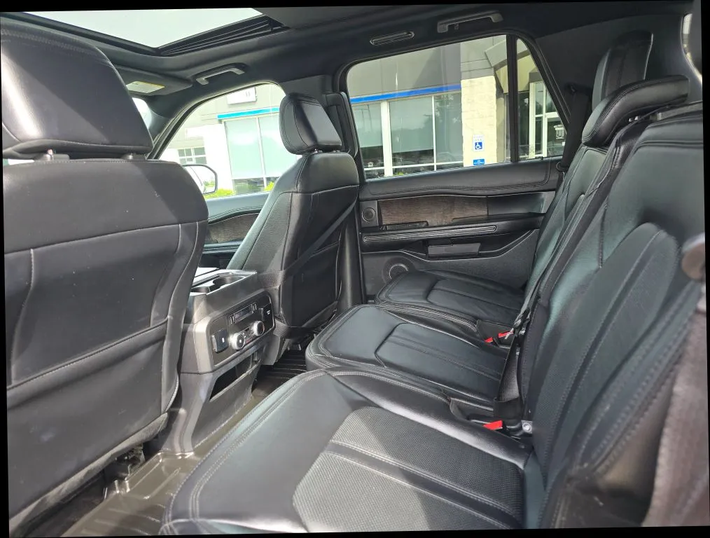 Ford Expedition photo 13