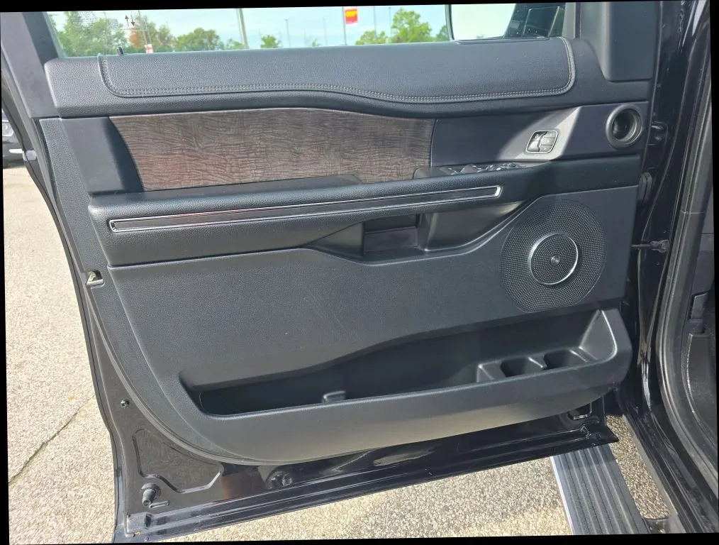 Ford Expedition photo 9
