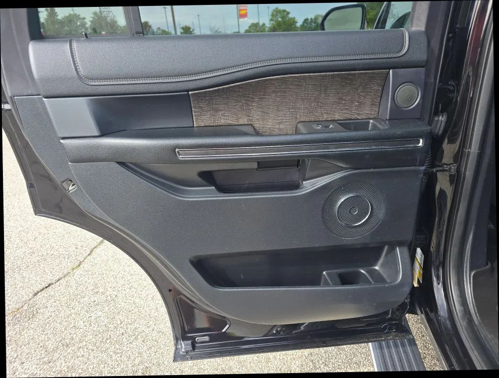 Ford Expedition photo 12
