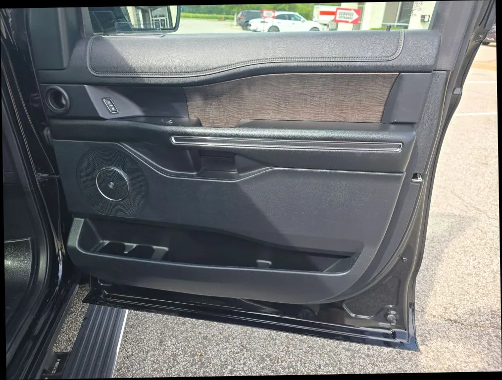 Ford Expedition photo 25