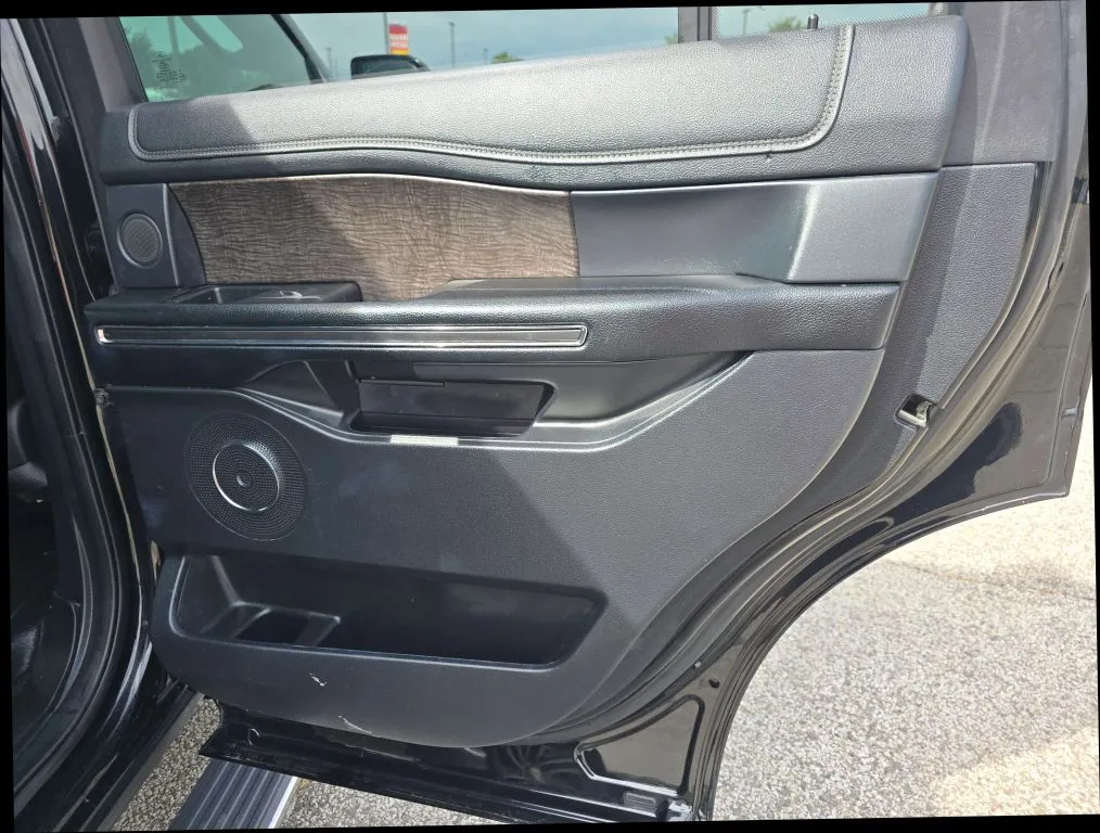 Ford Expedition photo 21