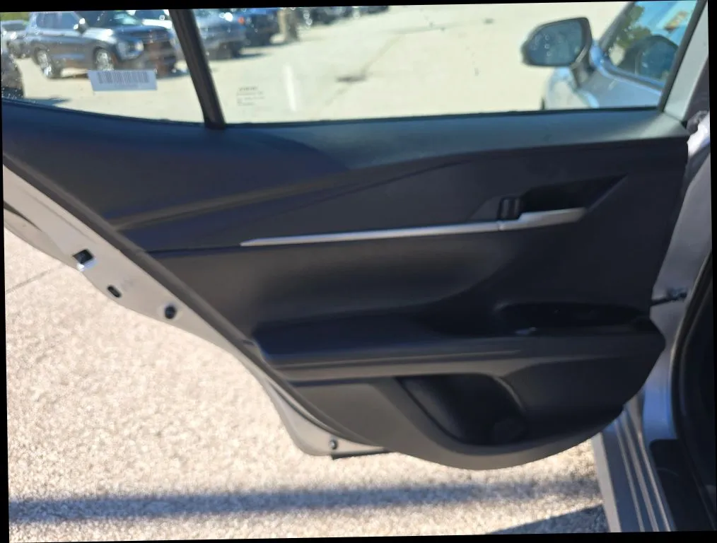 Toyota Camry photo 11
