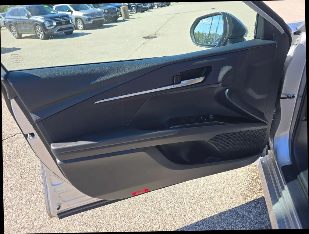 Toyota Camry photo 9