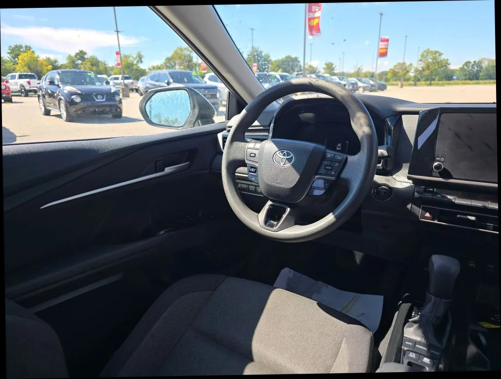 Toyota Camry photo 14