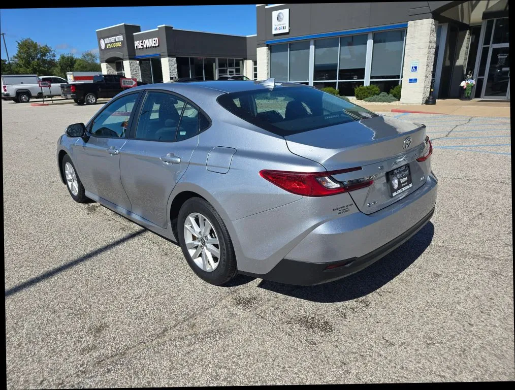 Toyota Camry photo 2