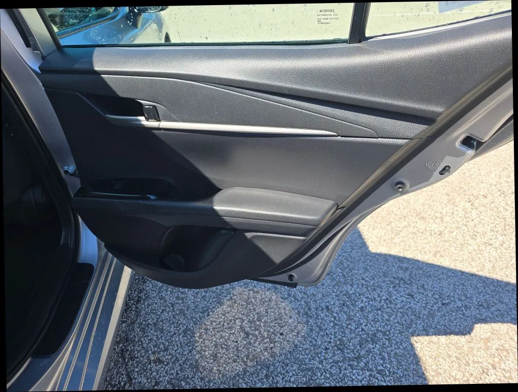 Toyota Camry photo 18