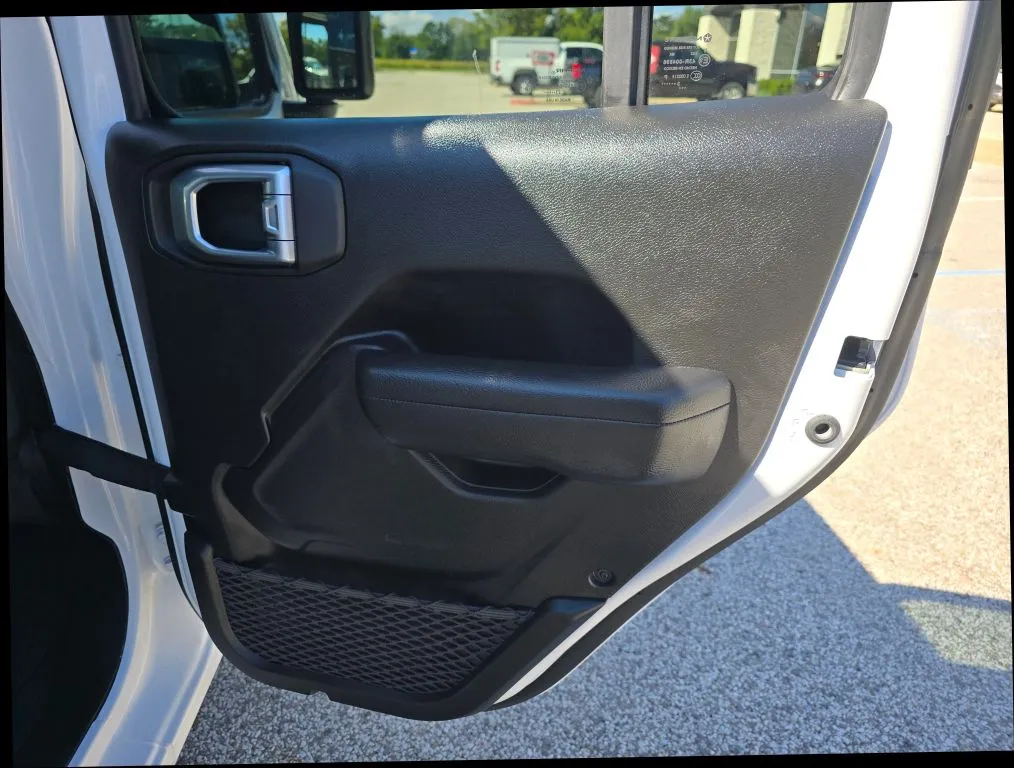Jeep Wrangler photo 18