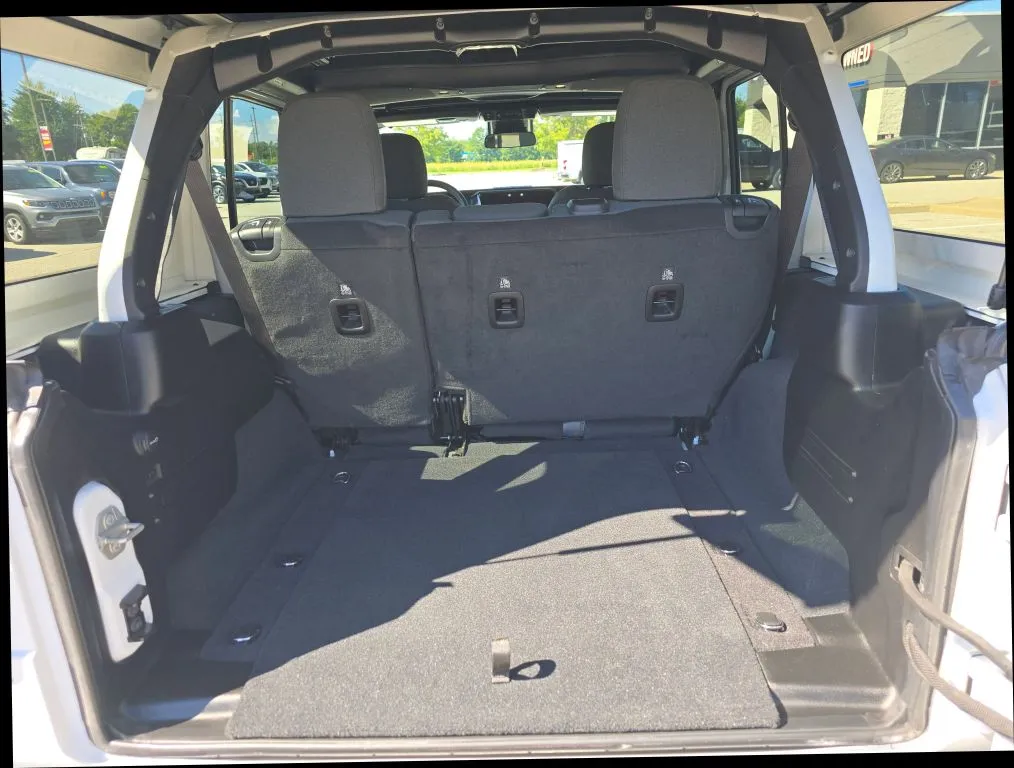 Jeep Wrangler photo 17