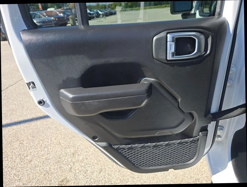 Jeep Wrangler photo 11