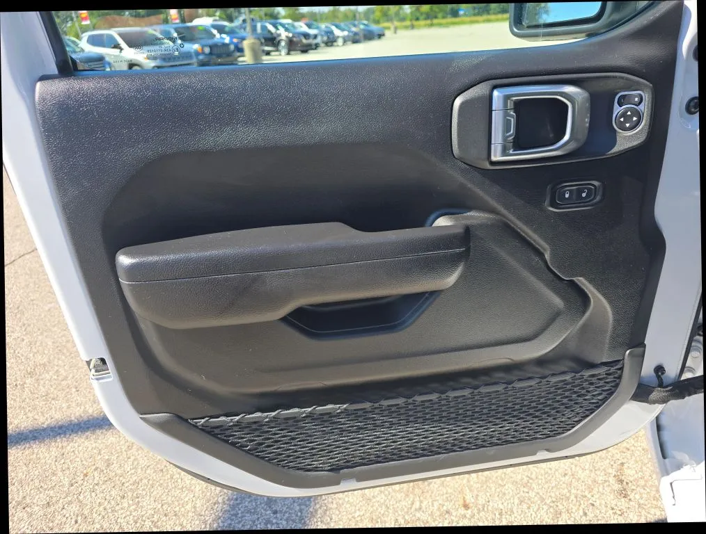Jeep Wrangler photo 9