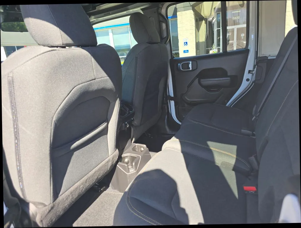 Jeep Wrangler photo 12