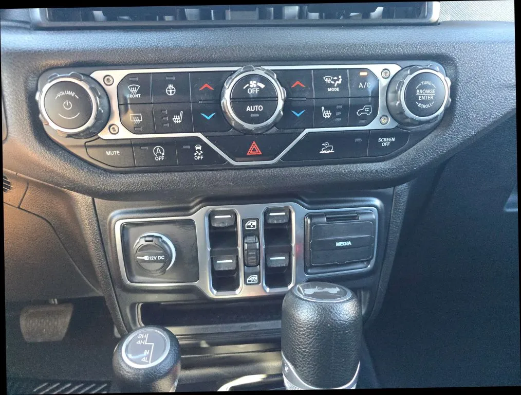 Jeep Wrangler photo 26