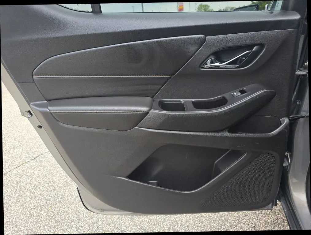 Chevrolet Traverse photo 11