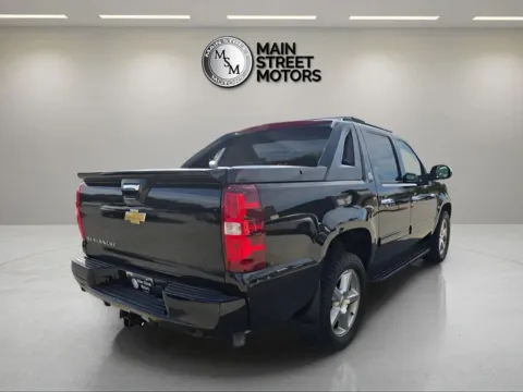 More photos of 2013 Chevrolet Avalanche Black Diamond LT Sport Utility Pickup 4D 5 1/4 ft at Main Street Motors, IN