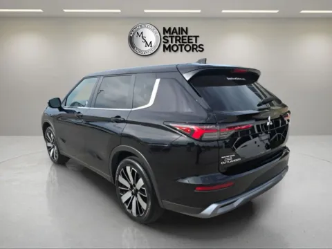 Another view of 2025 Mitsubishi Outlander SE Sport Utility 4D for sale in Portage, IN at Main Street Motors
