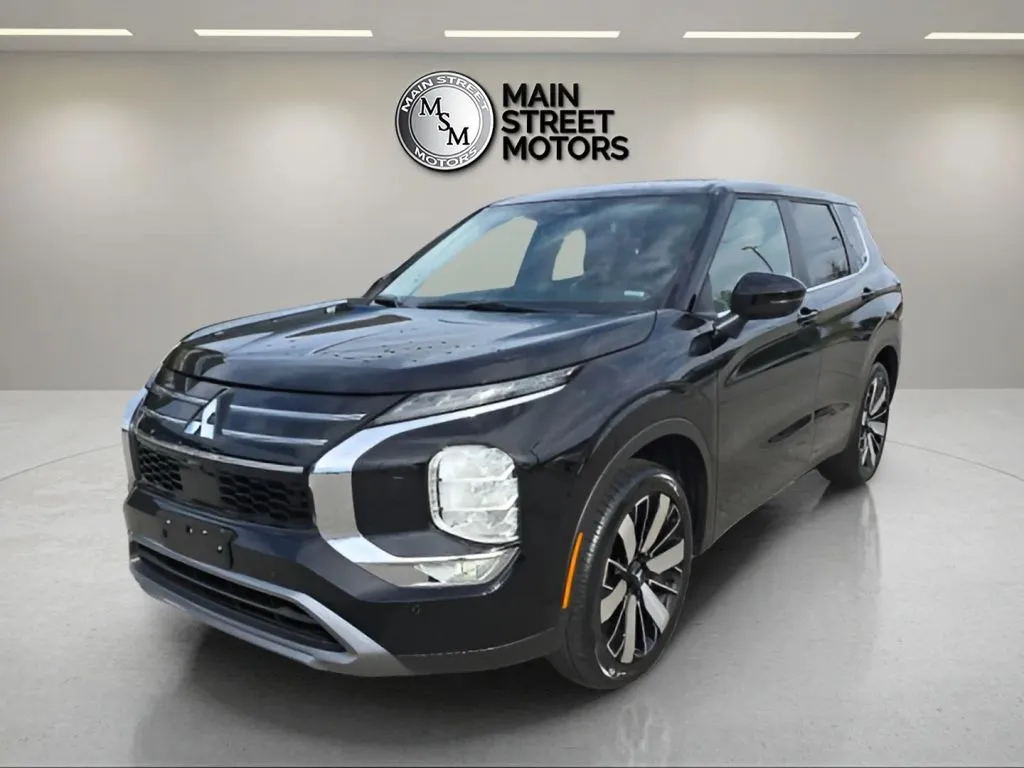 2025 Mitsubishi Outlander SE's photo
