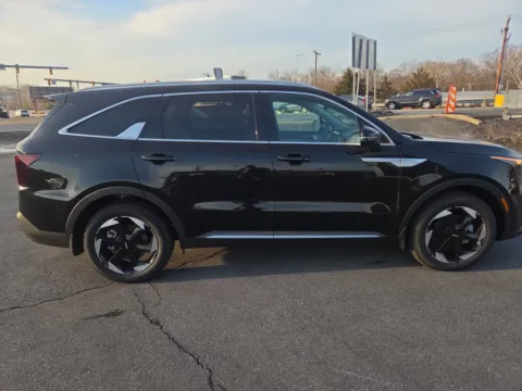 Photos of 2026 Kia Sorento Hybrid EX AWD for sale in Hamburg, PA at Outten Kia