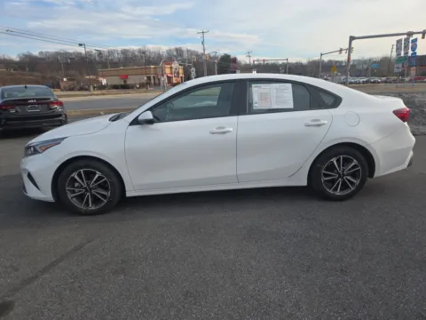 More photos of 2023 Kia Forte LXS at Outten Kia, PA
