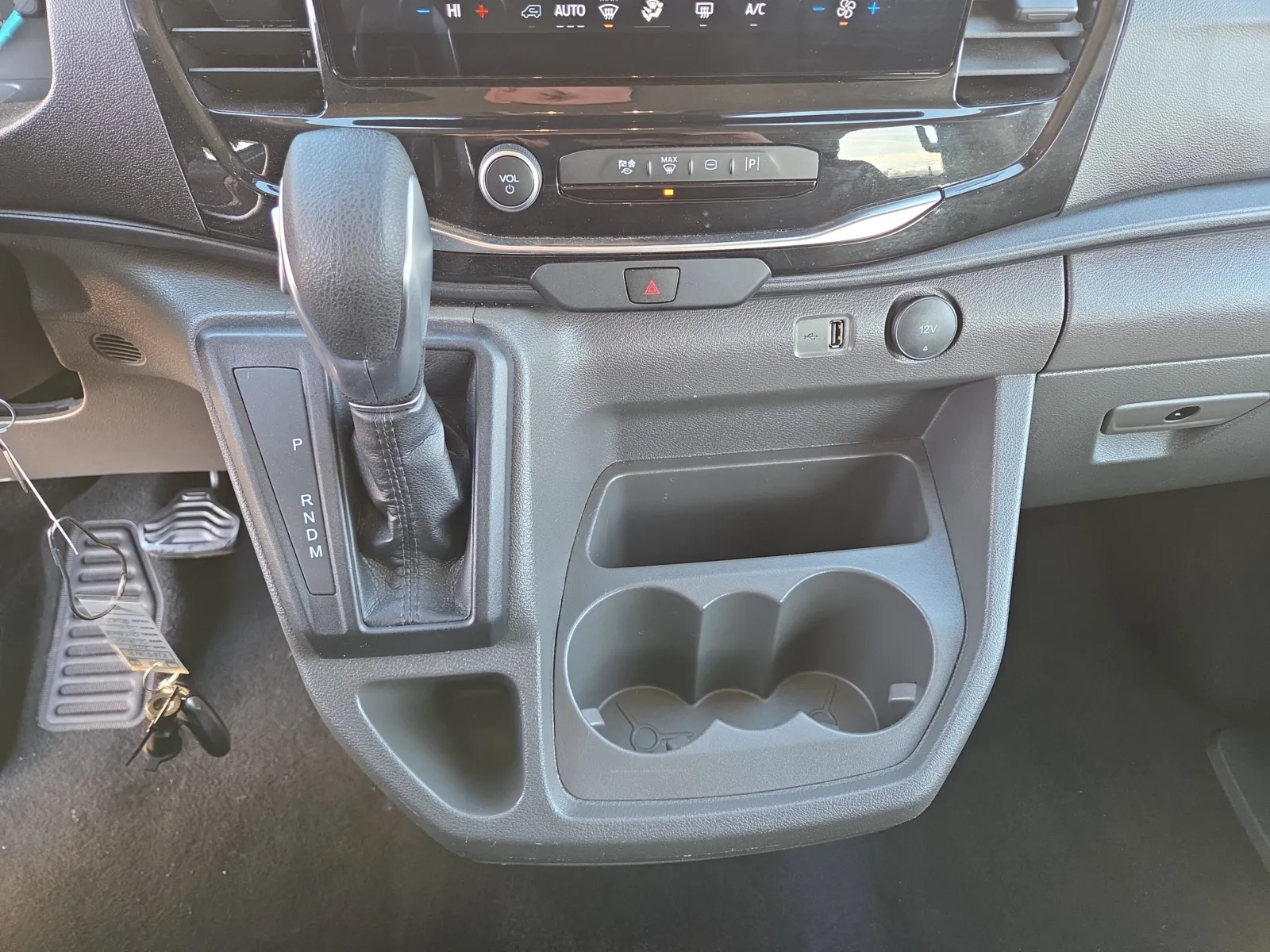 2024 Ford Transit Passenger Van XLT - Photo 25