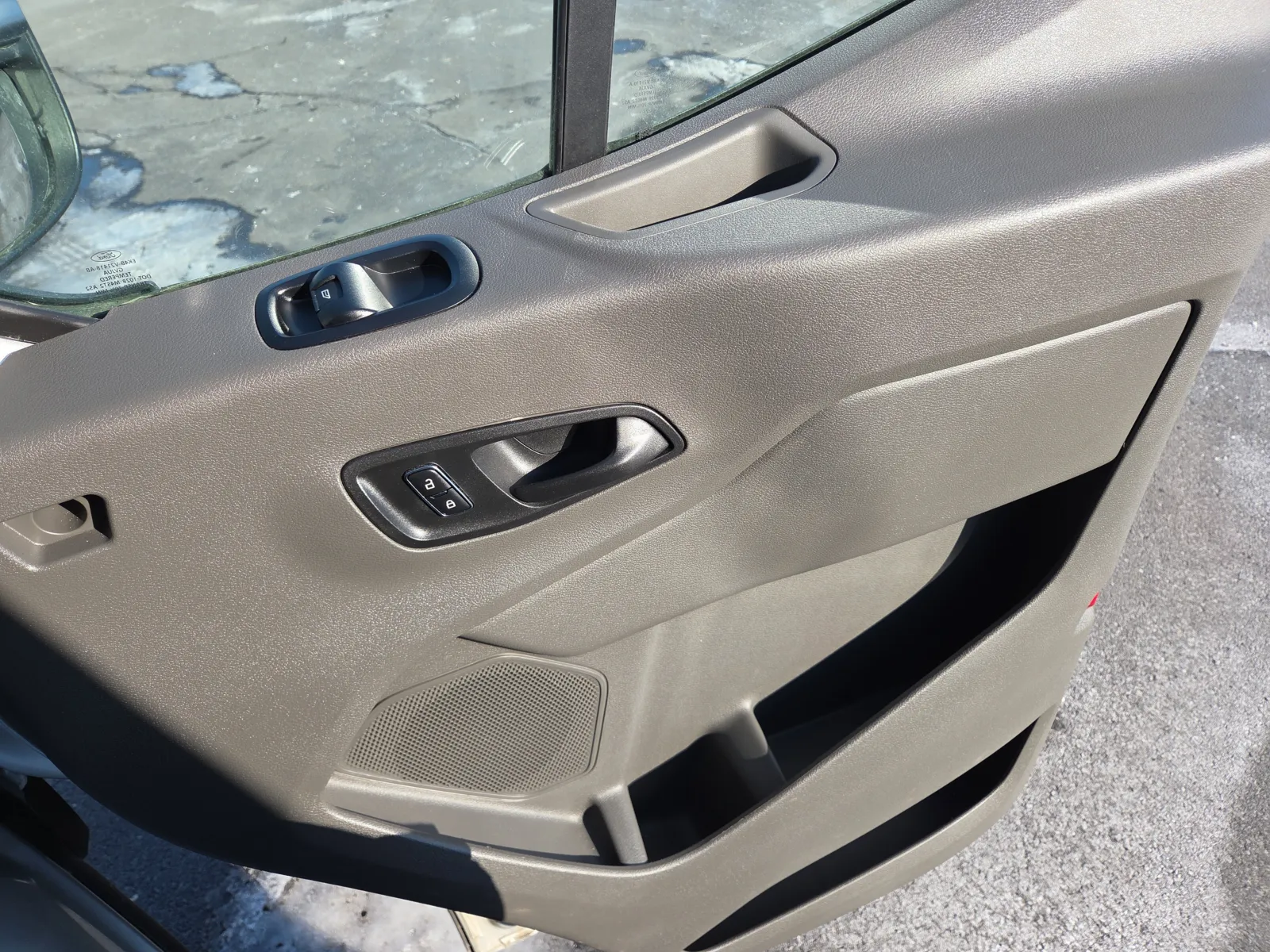 2024 Ford Transit Passenger Van XLT - Photo 13
