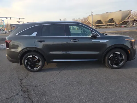 Photos of 2026 Kia Sorento Hybrid EX AWD for sale in Hamburg, PA at Outten Kia