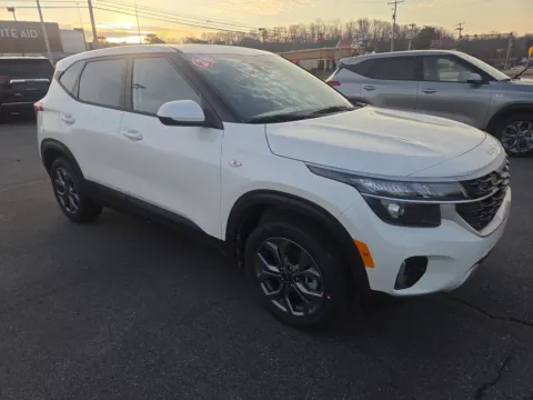 White 2026 Kia Seltos LX AWD for sale in Hamburg, PA