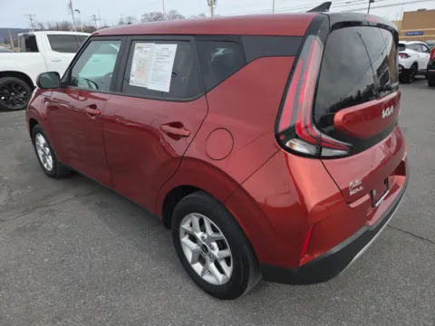 More photos of 2023 Kia Soul LX at Outten Kia, PA
