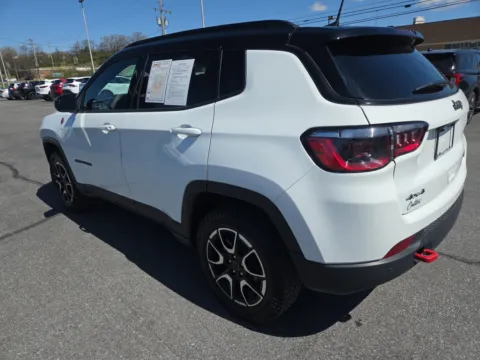 More photos of 2025 Jeep Compass Trailhawk at Outten Kia, PA
