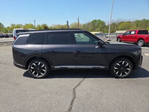 Photos of 2027 Kia Telluride S AWD for sale in Hamburg, PA at Outten Kia