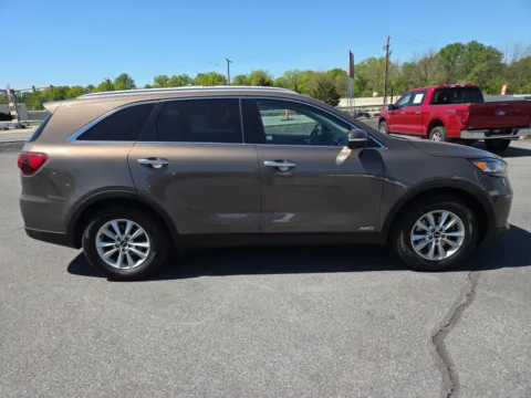 Photos of 2019 Kia Sorento LX AWD for sale in Hamburg, PA at Outten Kia