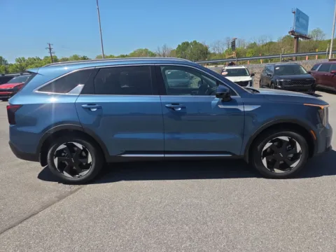 Photos of 2026 Kia Sorento Hybrid EX AWD for sale in Hamburg, PA at Outten Kia
