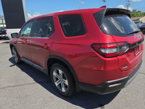 More photos of 2023 Honda Pilot EX-L 8 Passenger AWD at Outten Kia, PA