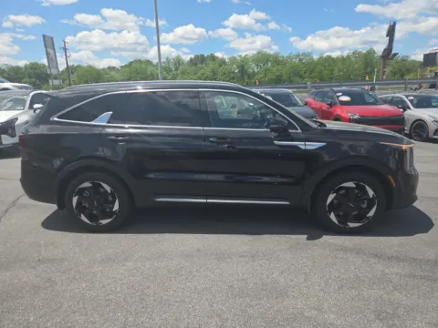 Photos of 2026 Kia Sorento Hybrid EX AWD for sale in Hamburg, PA at Outten Kia